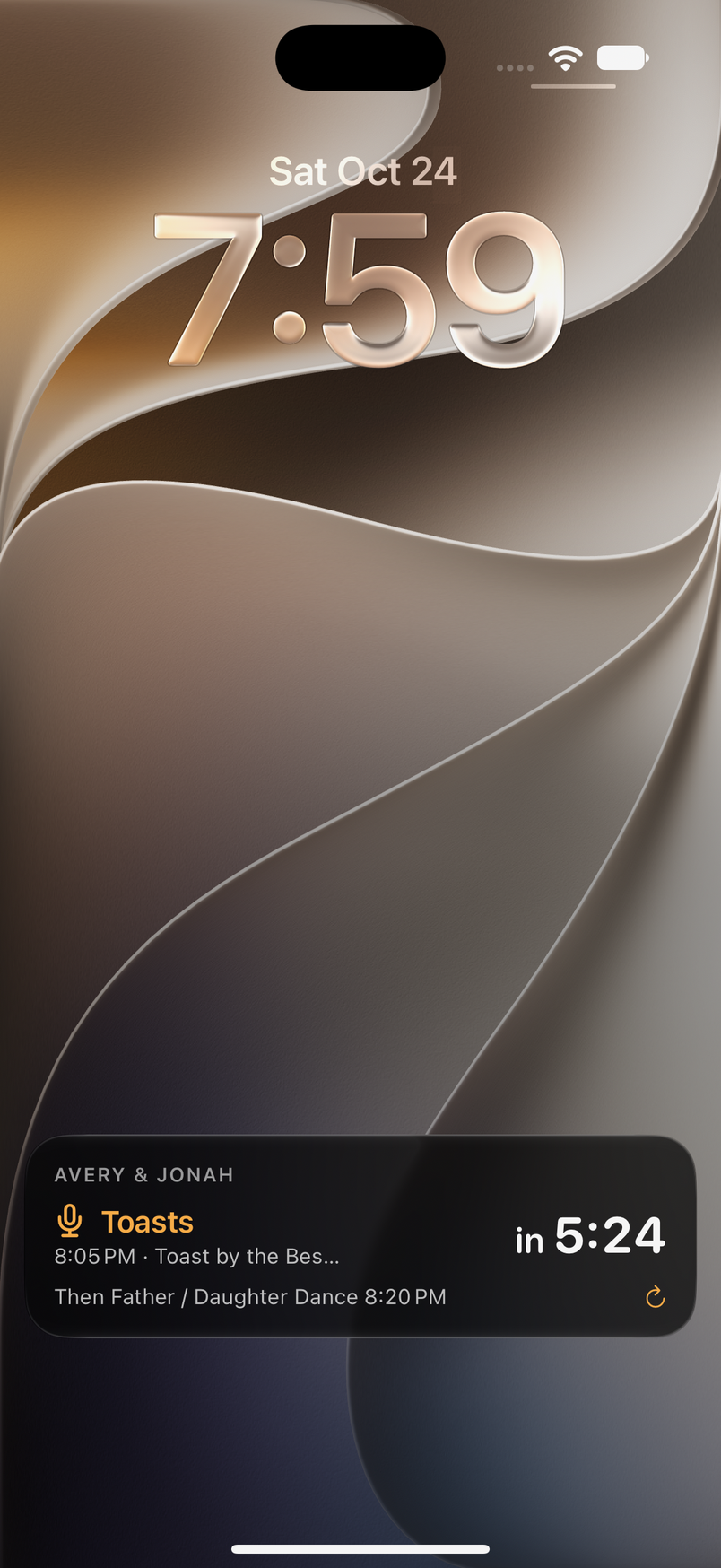 The iPhone Lock Screen at 7:59 on Saturday, October 24, with Timeline’s Live Activity: Avery and Jonah, Toasts, 8:05 PM, Toast by the Best Man, in 5:24, then Father / Daughter Dance at 8:20 PM.